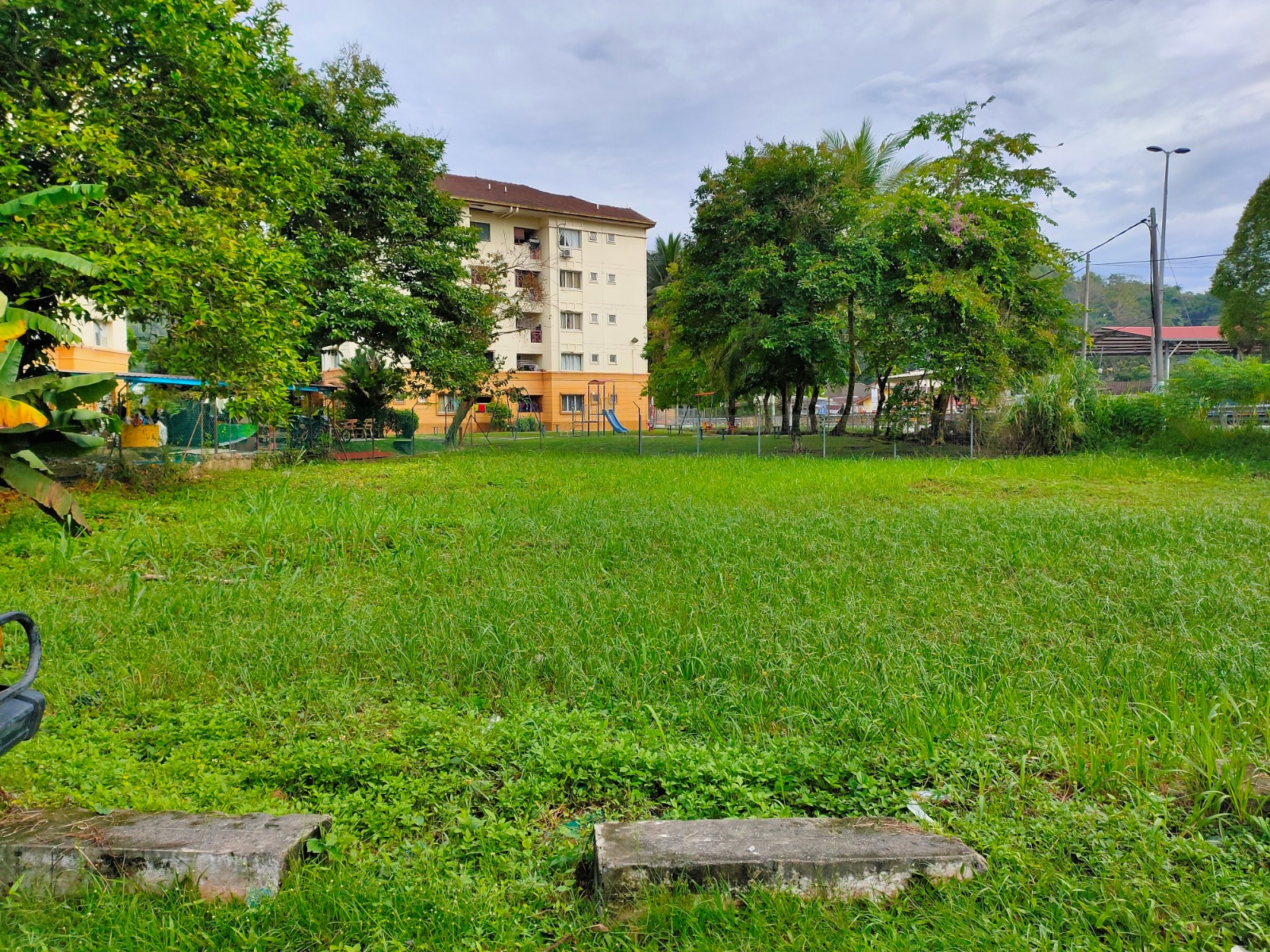 LOT BANGLO DI TEPI JALAN UTAMA BATU 7 GOMBAK